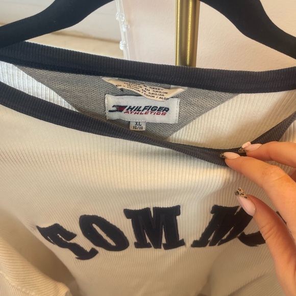 Tommy Hilfiger Frankie’s Collective Cropped Oversized Long Sleeve - Picture 2 of 2